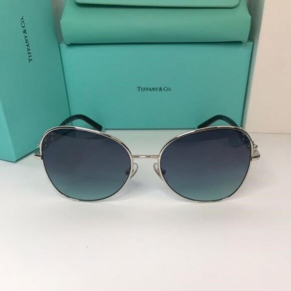 New original TIFFANY TF3086 6001/9S This aviator sunglass comes in silver - Picture 4 of 12